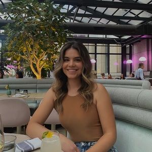 Meet your Posher, Lindita